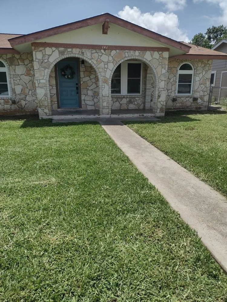 Expert lawn care service experts serving Corpus Christi, TX - C&Js Grass and Things