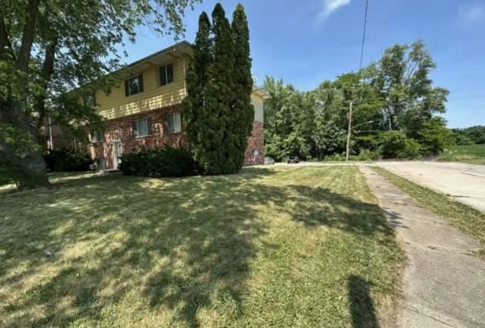 Affordable lawn mowing service for homes in Davenport, IA by Cj’s Lawncare Services