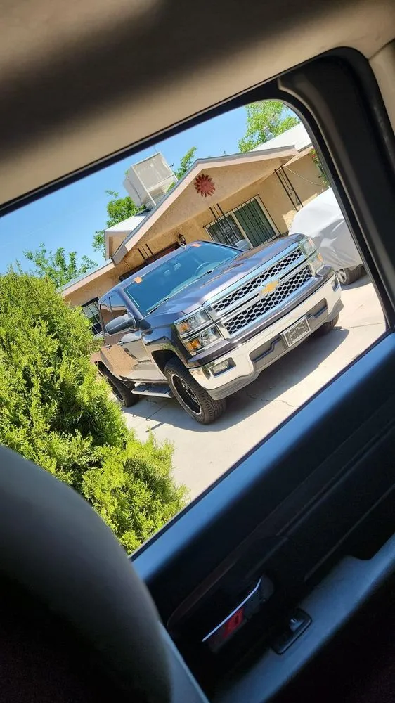 Local yard cleanup service for homes across Rio Rancho, NM - Clarity Auto Glass