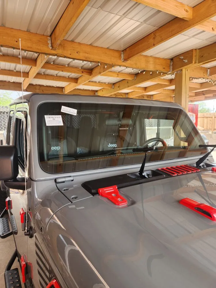 Top-rated yard maintenance for homes in Rio Rancho, NM by Clarity Auto Glass