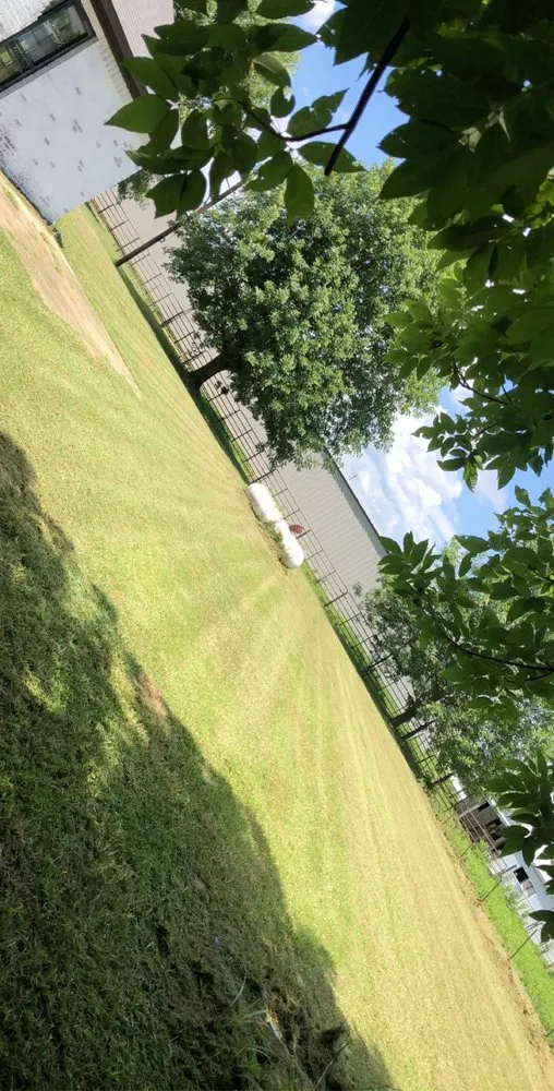 Trusted yard maintenance in Mobile, AL by Clark’s Grow N’ Mow