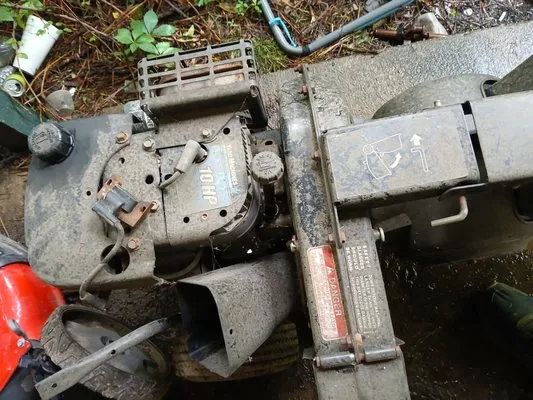 Clarks Lawnmower & Yard Service Logo