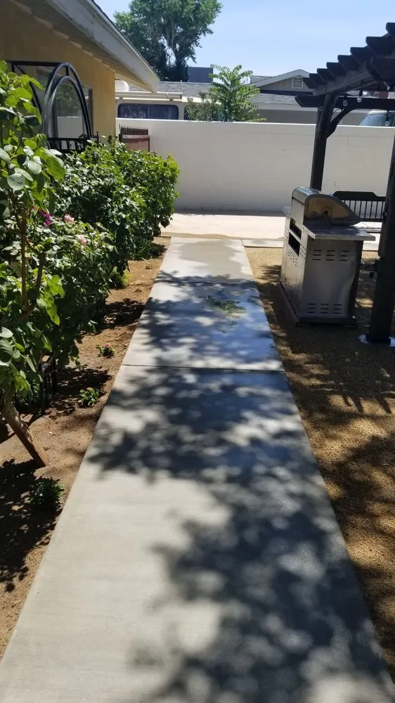 Custom outdoor landscaping in Rosamond, CA - Classic Curb