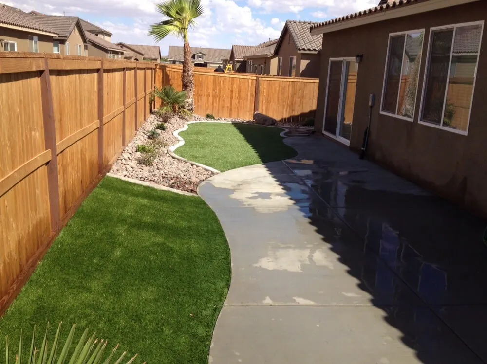 Local yard cleanup service in Rosamond, CA by Classic Curb