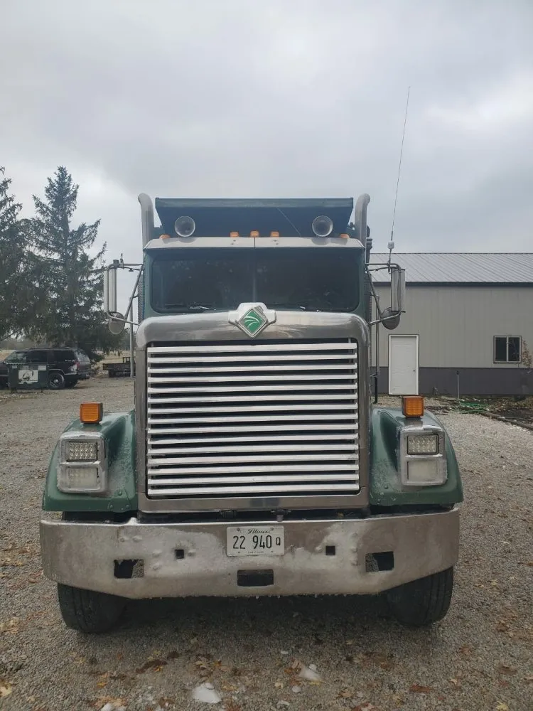 Custom yard maintenance for beautiful yards in Tuscola, IL by ClassiCut