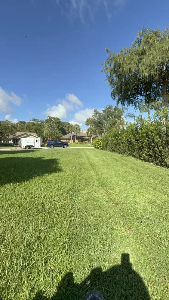 Custom lawn care service in Lake Worth Beach, FL by Classy Cuts Lawn Maintenance
