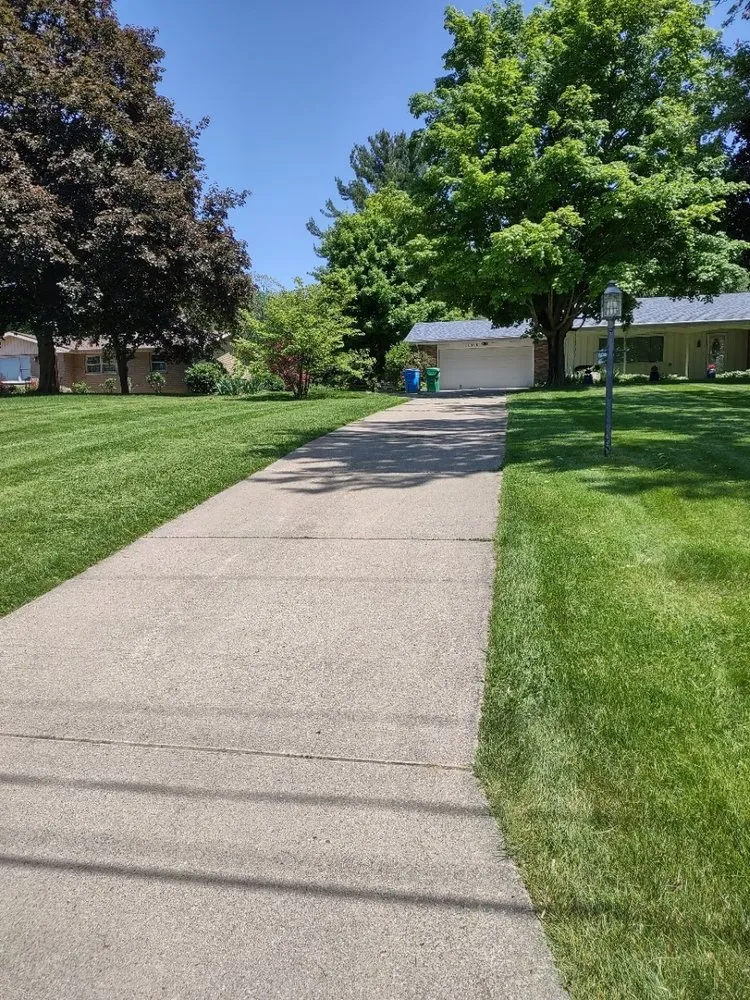 Top-rated yard cleanup service with custom design across Dowagiac, MI - Classy Grass