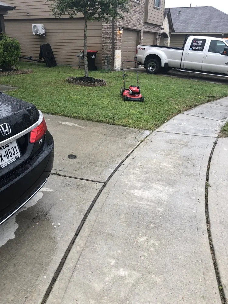 Local yard maintenance in Houston, TX by Classy Yards