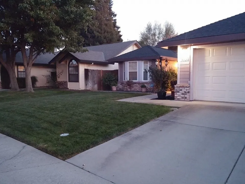 Custom landscape design experts serving Sacramento, CA - Clean & Green Lawn Service