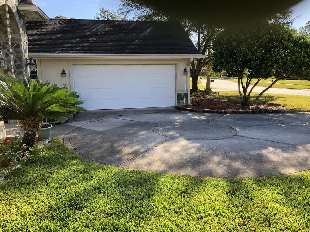 Local garden landscaping in Jacksonville, FL by Clean Again Powerwash