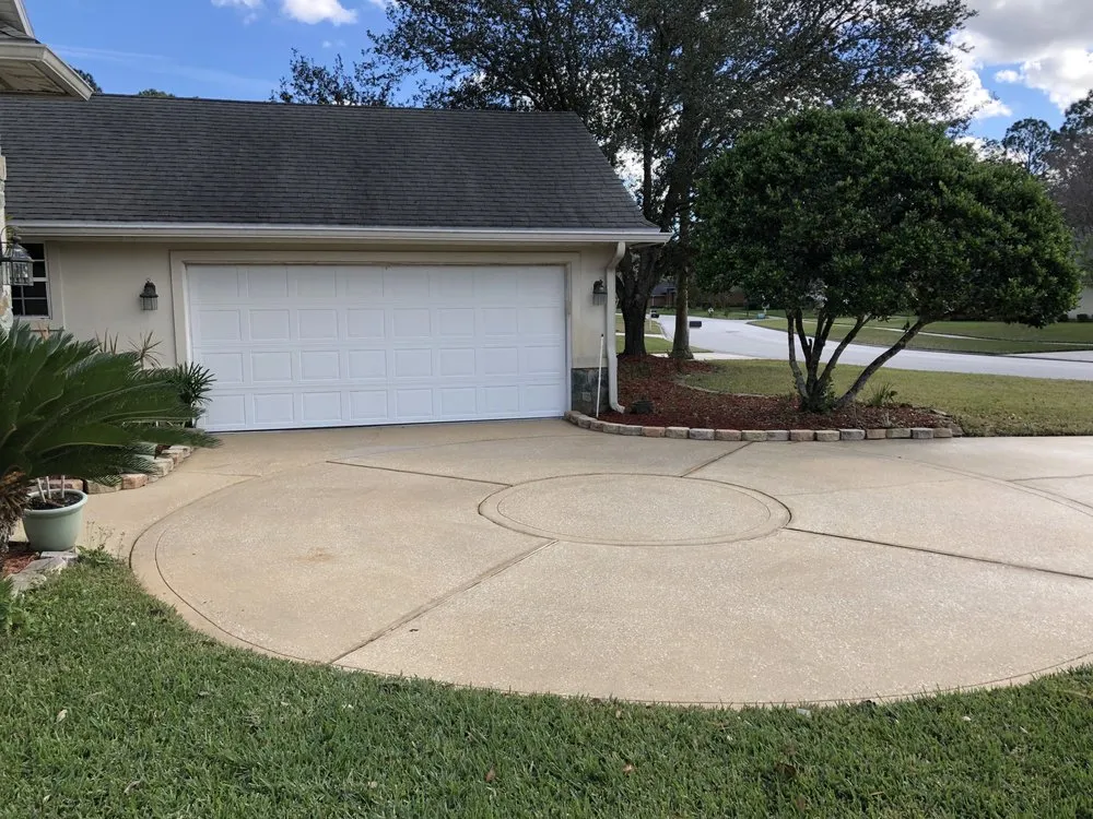 Expert outdoor landscaping for homes in Jacksonville, FL by Clean Again Powerwash