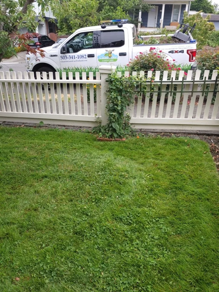 Reliable lawn mowing service experts serving Oregon City, OR - Clean Air Lawn Care - Oregon City