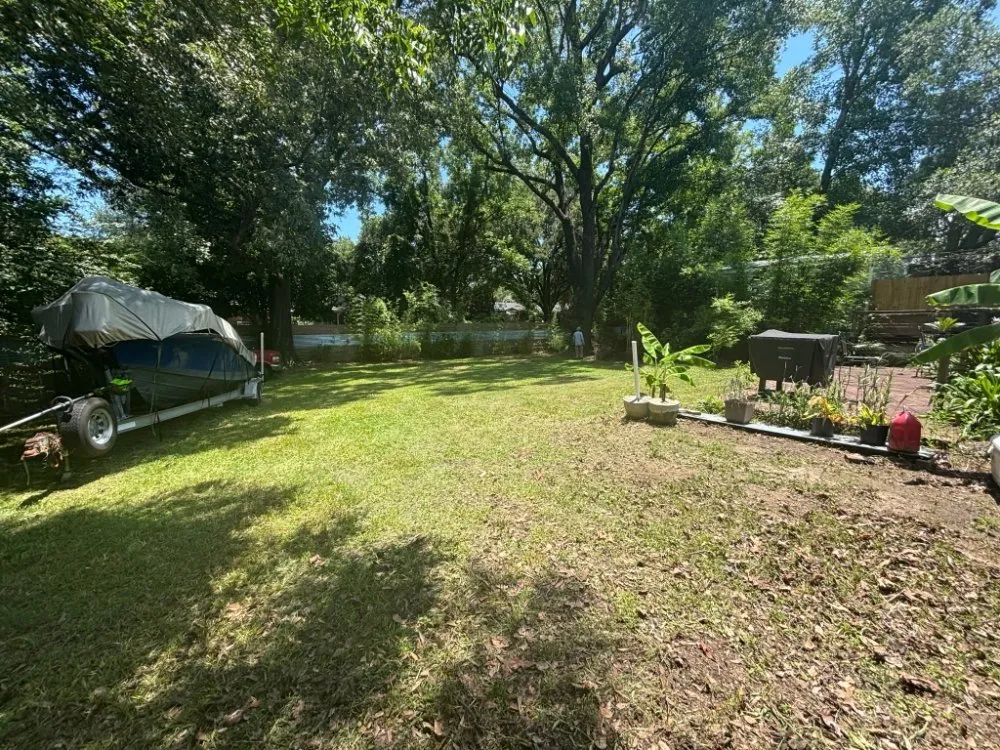 Local lawn care service near you in Charleston, SC by Clean Air Lawn Care