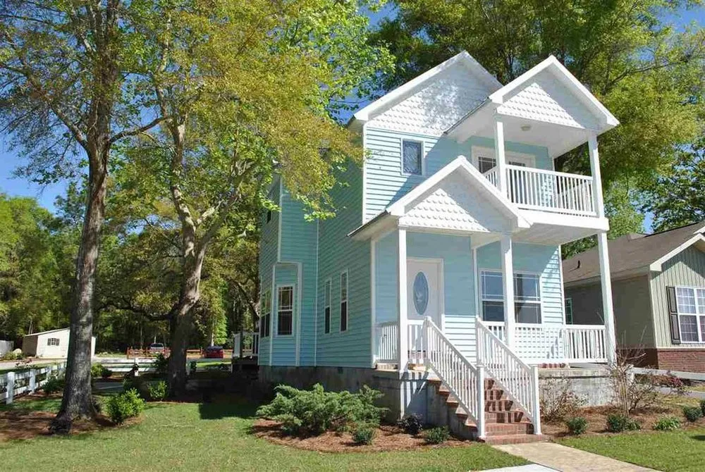 Professional yard cleanup service in Daleville, AL - Clean Air Lawn Care