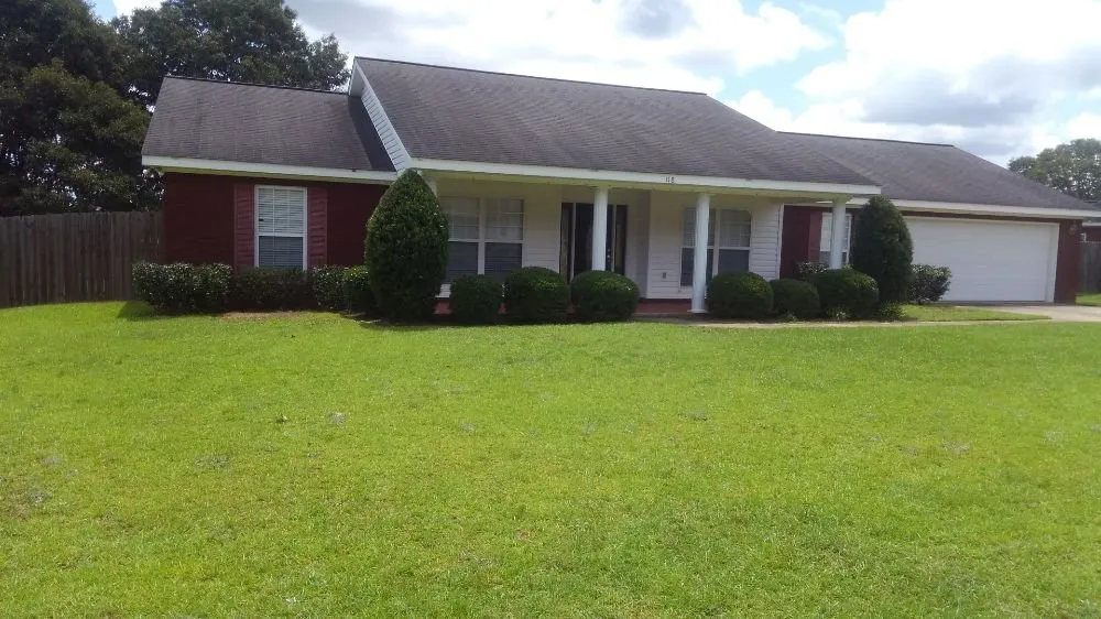 Affordable yard cleanup service in Daleville, AL - Clean Air Lawn Care