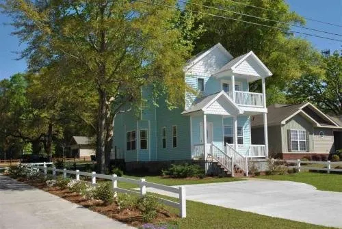 Trusted lawn mowing service for homes across Daleville, AL - Clean Air Lawn Care