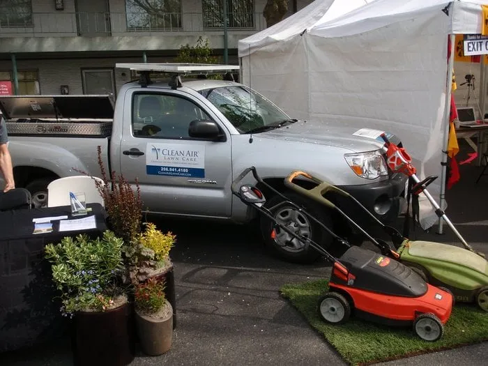 Custom yard cleanup service experts serving Seattle, WA - Clean Air Lawn Care