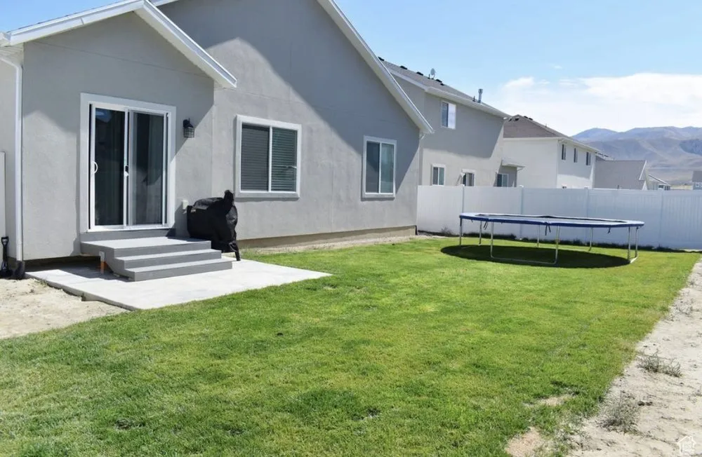 Top-rated yard maintenance experts serving Syracuse, UT - Clean and Green Yard and Haul