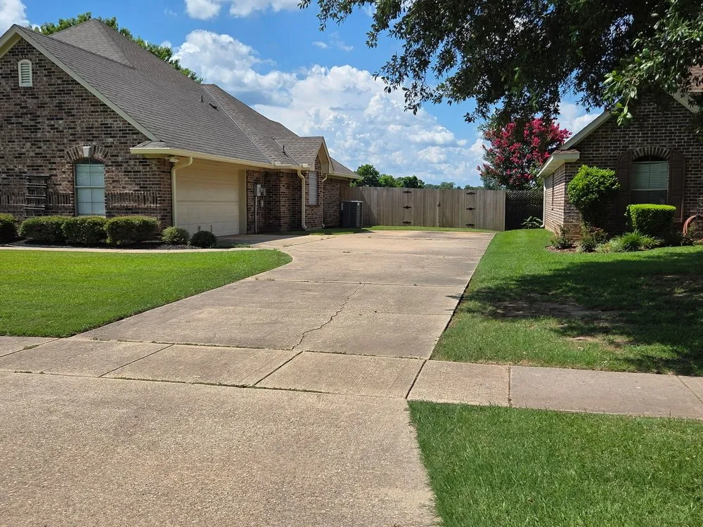 Local yard maintenance in Shreveport, LA by Clean Cut Exteriors