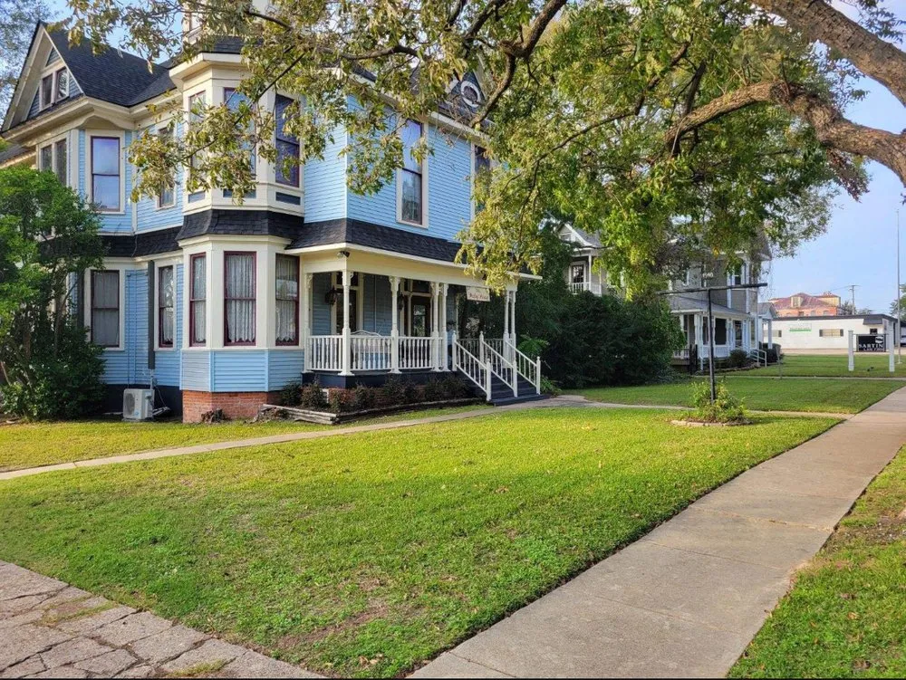 Trusted yard maintenance with custom design in Shreveport, LA by Clean Cut Exteriors