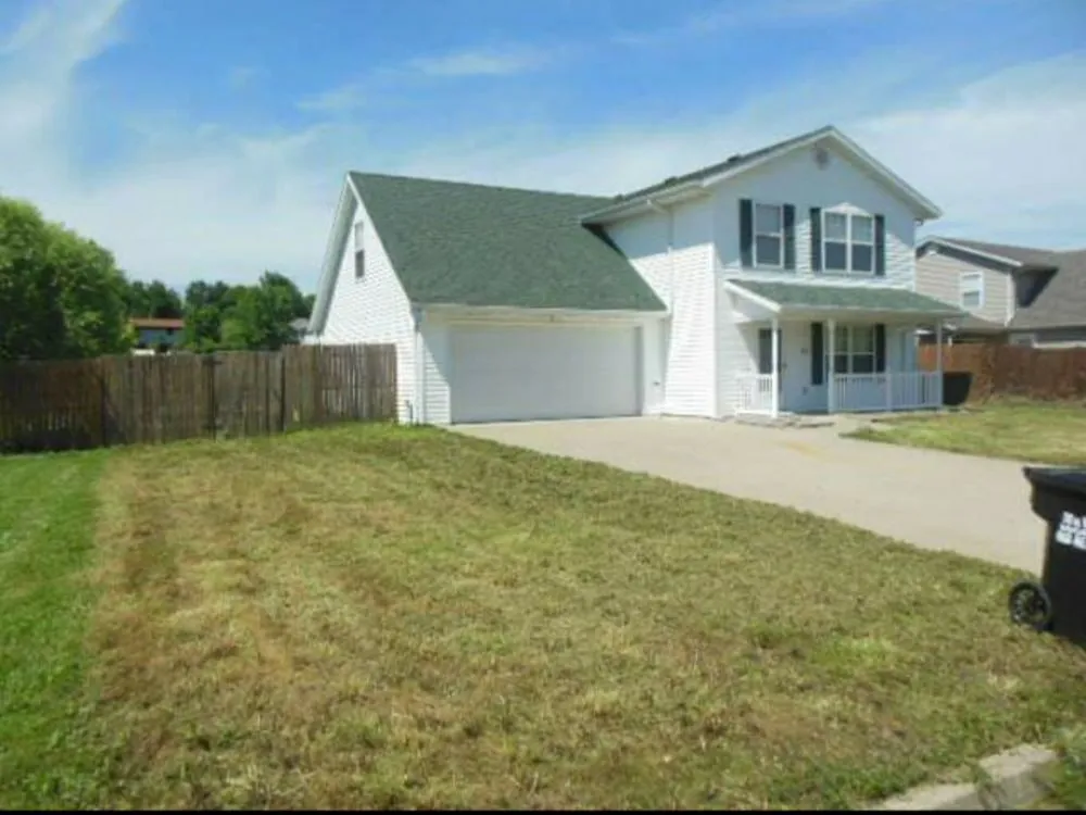 Top-rated lawn care service in Columbia, MO by Clean Cut Home Service