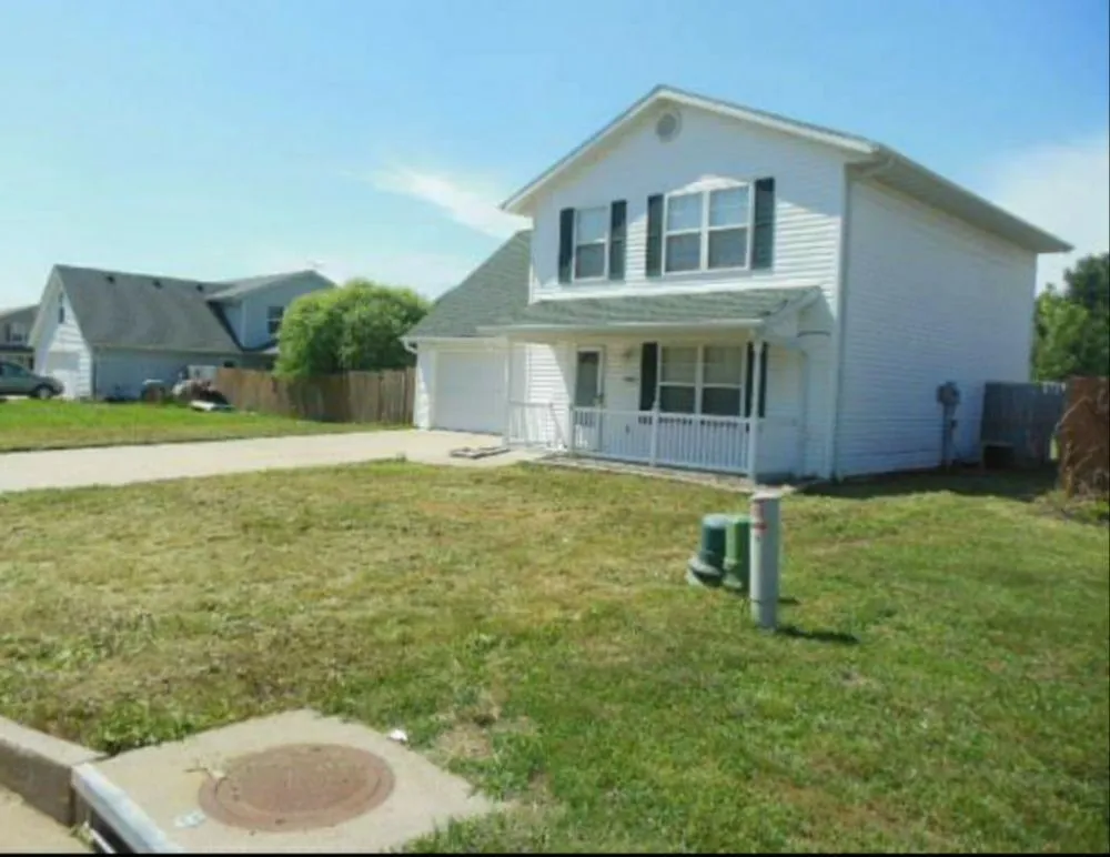 Professional yard maintenance in Columbia, MO - Clean Cut Home Service