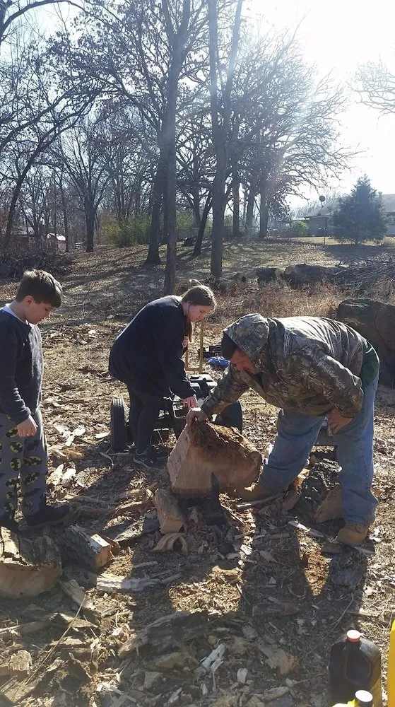 Top-rated lawn care service for residential properties in Broken Arrow, OK by Clean Cut Lawn Care