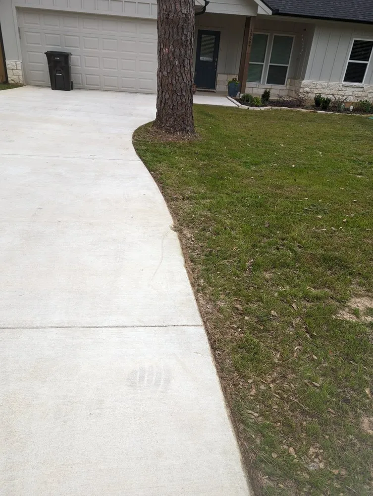 Professional yard maintenance in Frankston, TX - Clean Cut Lawn Services and More