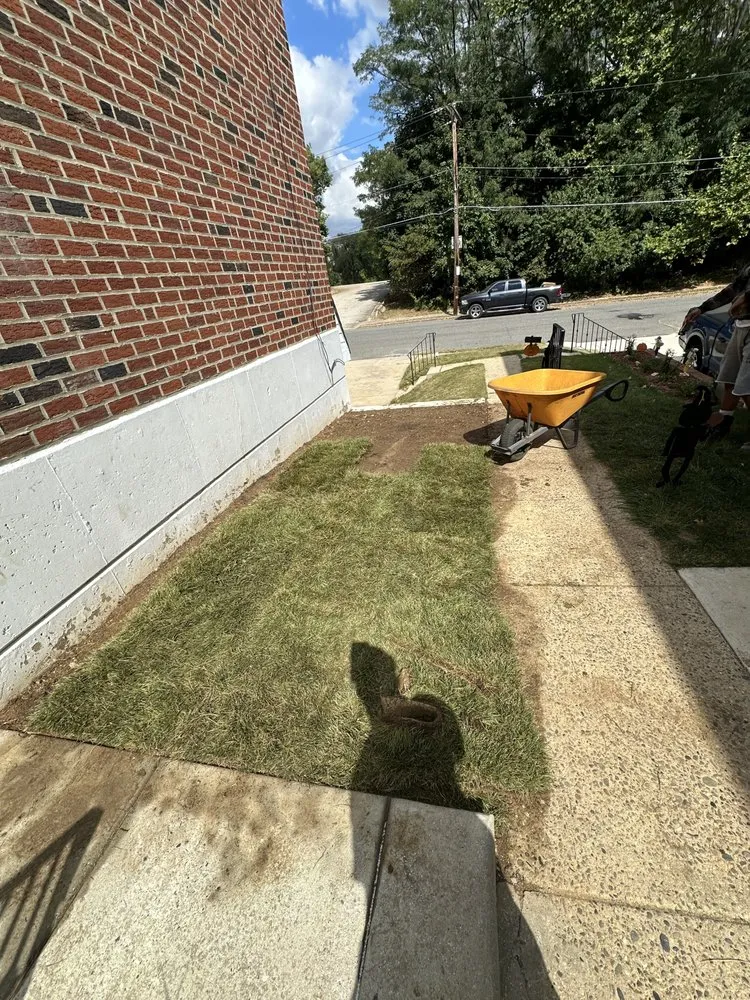 Expert lawn mowing service in Philadelphia, PA - Clean Cuts Grounds Men