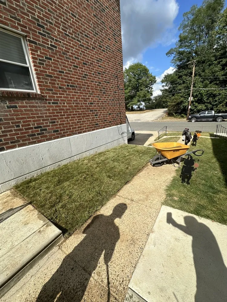 Expert lawn mowing service in Philadelphia, PA - Clean Cuts Grounds Men