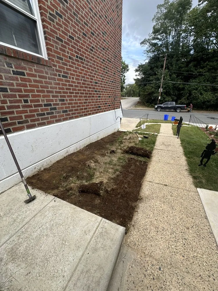 Professional lawn care service in Philadelphia, PA - Clean Cuts Grounds Men