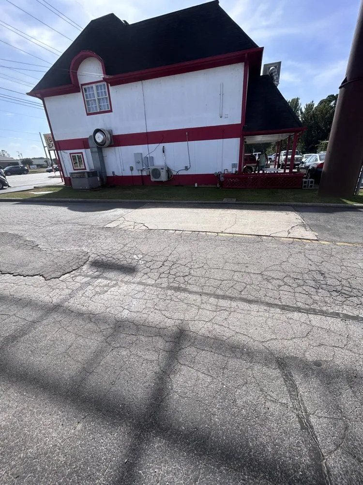 Top-rated lawn care service with custom design in Meridianville, AL by Clean Cuts lawn and landscape