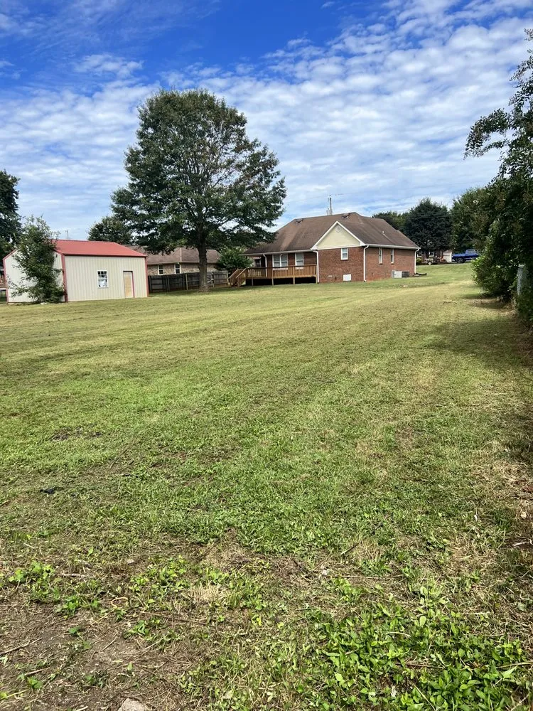 Top-rated yard cleanup service for homes in Meridianville, AL by Clean Cuts lawn and landscape