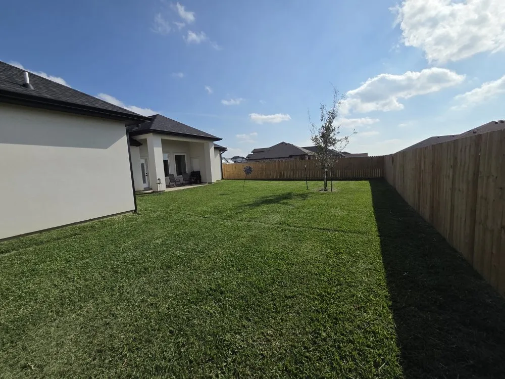 Top-rated yard cleanup service in Brownsville, TX - Clean Cuts Lawn Care