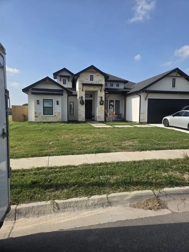 Trusted yard cleanup service in Brownsville, TX - Clean Cuts Lawn Care