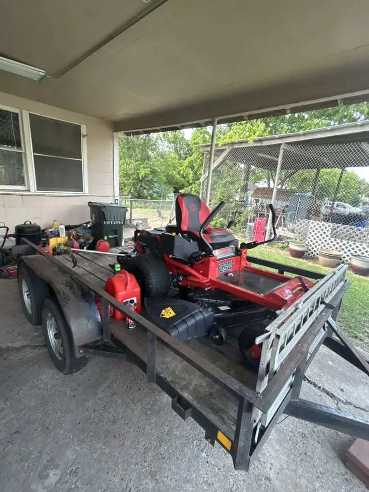 Top-rated lawn mowing service for beautiful yards across Bryan, TX - Clean Cuts Lawn Care