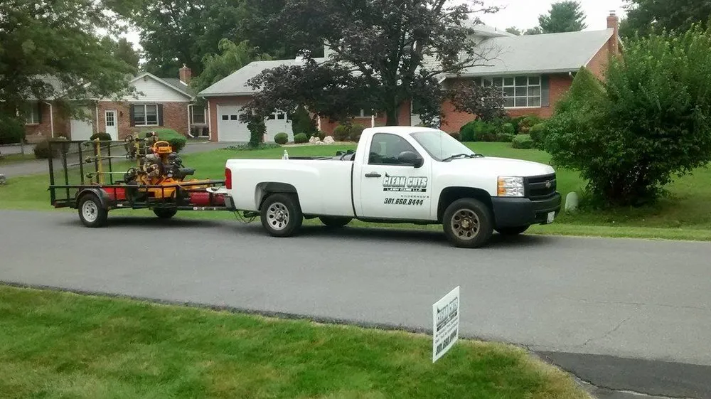 Expert lawn mowing service in Frederick, MD - Clean Cuts Lawn Care