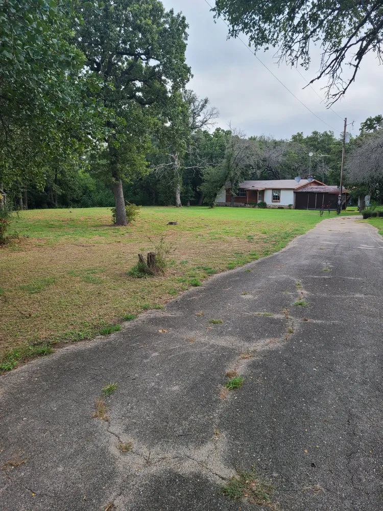 Expert lawn mowing service in Tolar, TX by Clean Cuts