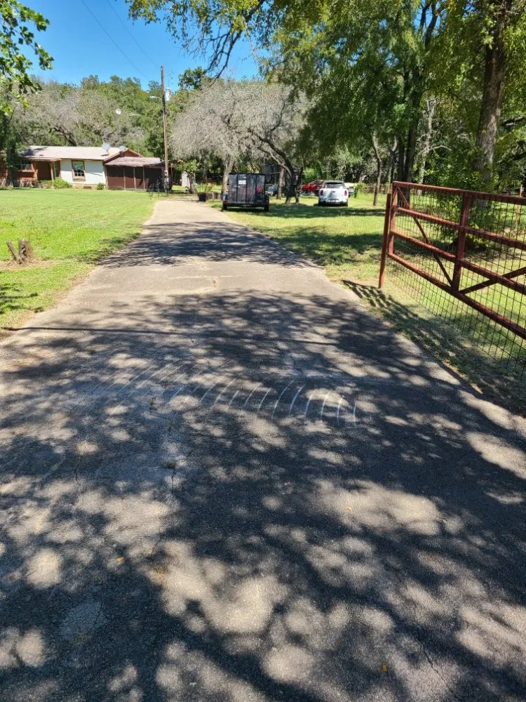 Trusted lawn care service for homes in Tolar, TX by Clean Cuts