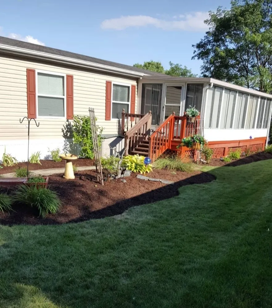 Custom garden landscaping for residential properties across Elyria, OH - Clean cutz