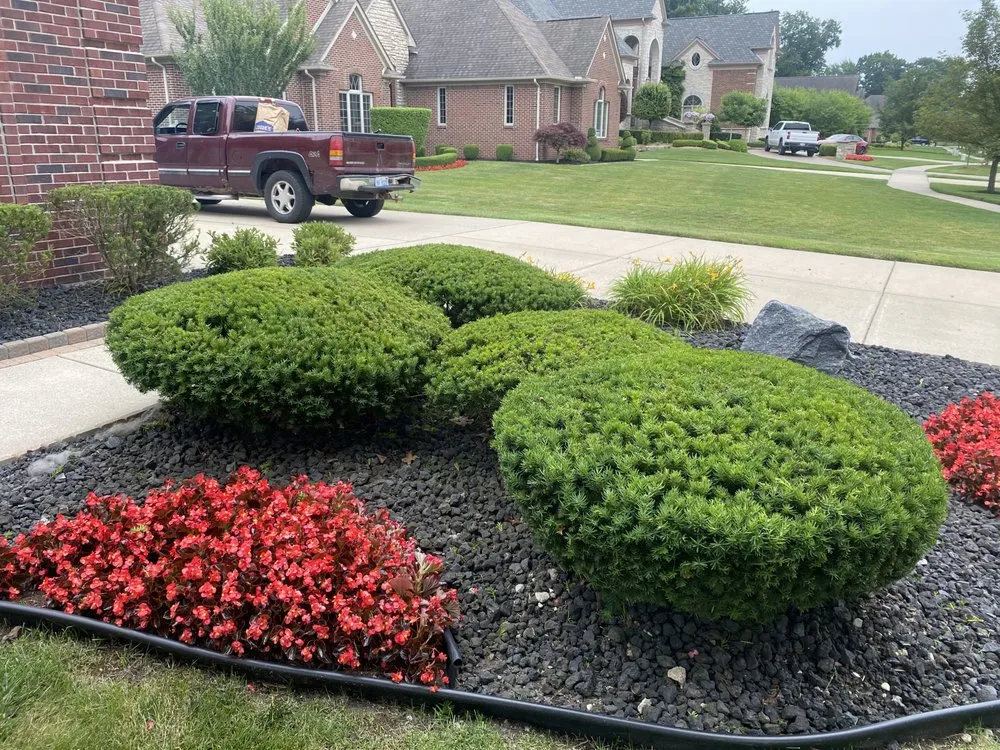 Custom garden landscaping in St. Clair Shores, MI by Clean Cutz Lawn Service