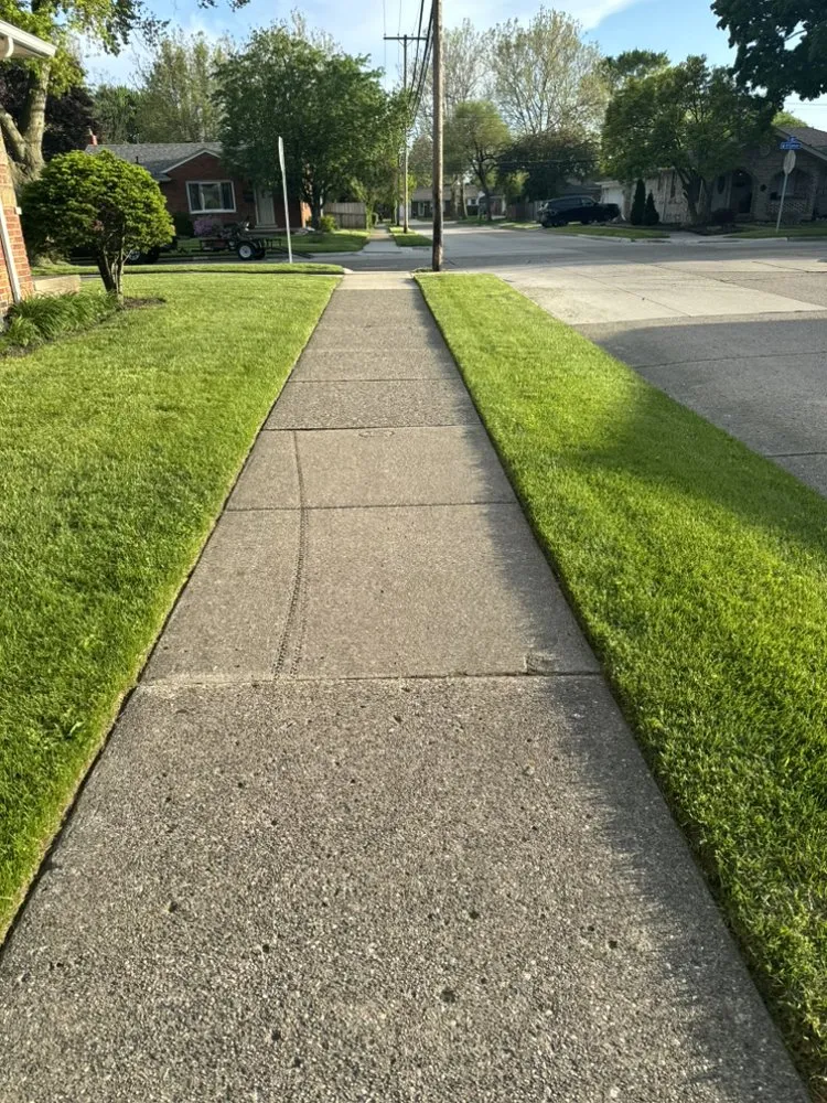 Top-rated yard cleanup service for outdoor upgrades in St. Clair Shores, MI by Clean Cutz Lawn Service