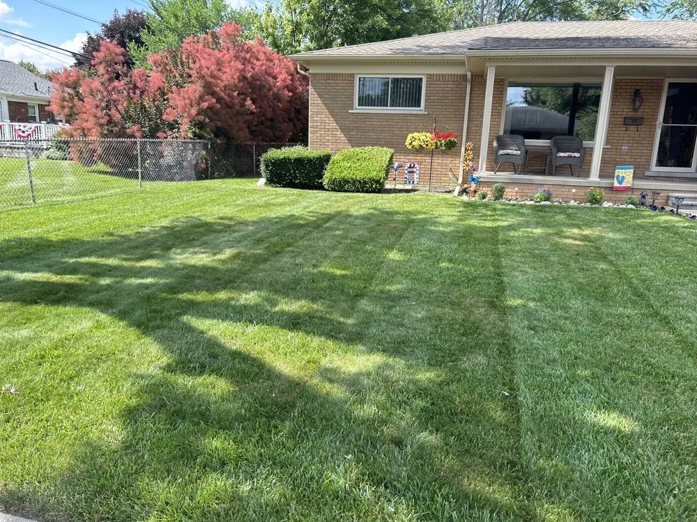 Local garden landscaping experts serving St. Clair Shores, MI - Clean Cutz Lawn Service
