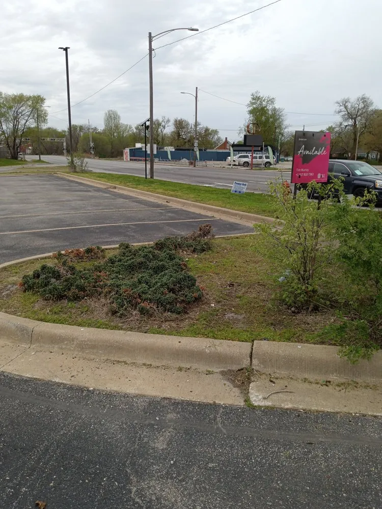 Affordable yard maintenance experts serving Highland, IN - Clean Cutz Services