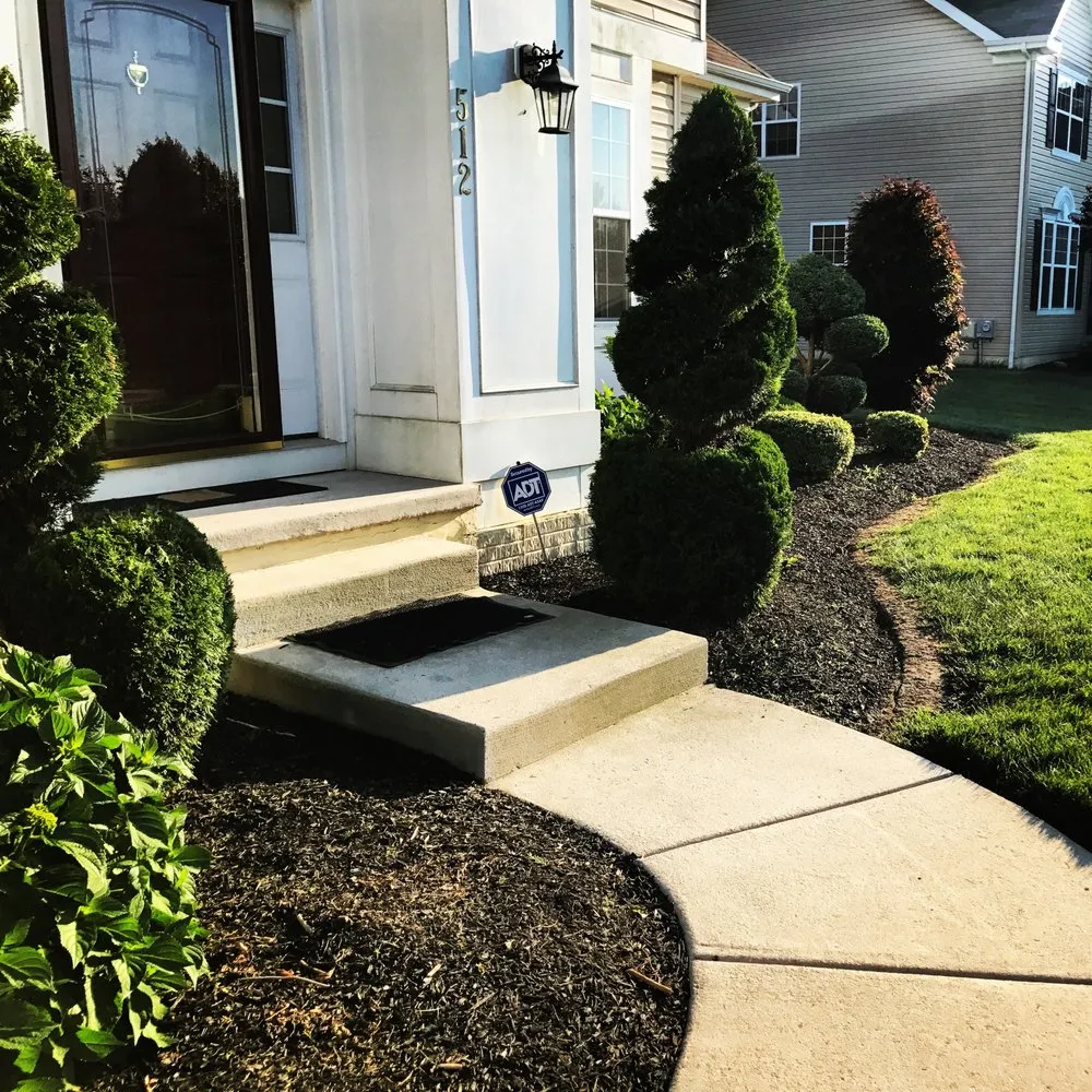 Affordable garden landscaping in Wilmington, DE by Clean Edge