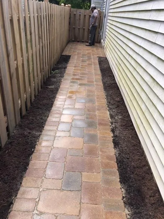 Professional landscaping services experts serving Manhattan, IL - Clean Gardens Landscaping