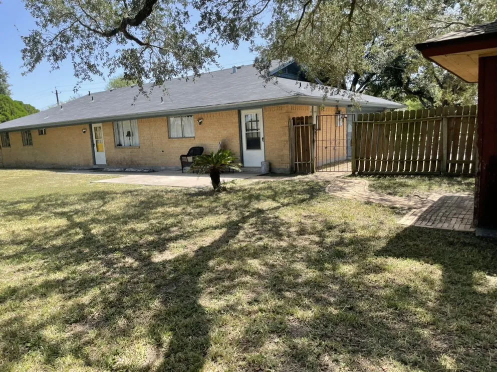 Reliable lawn mowing service in Kingsville, TX by Clean Lawn Services