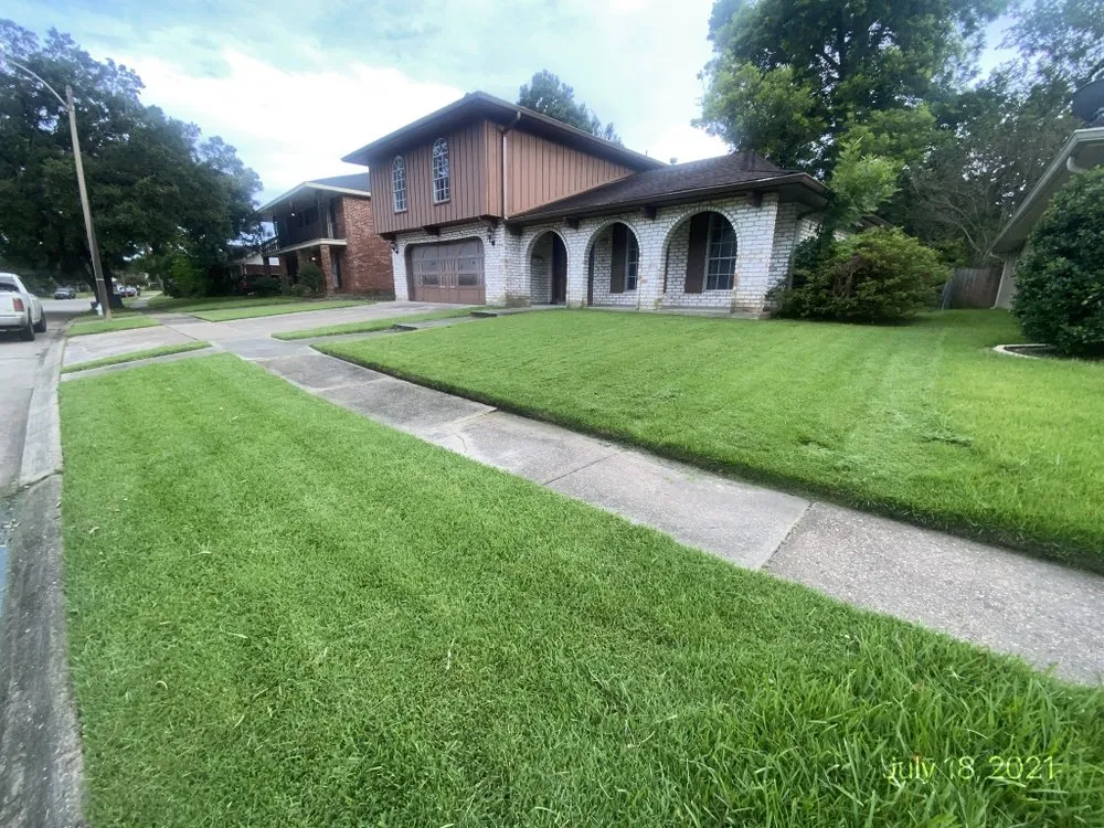 Custom lawn mowing service experts serving New Orleans, LA - Clean Leaf Lawn Services