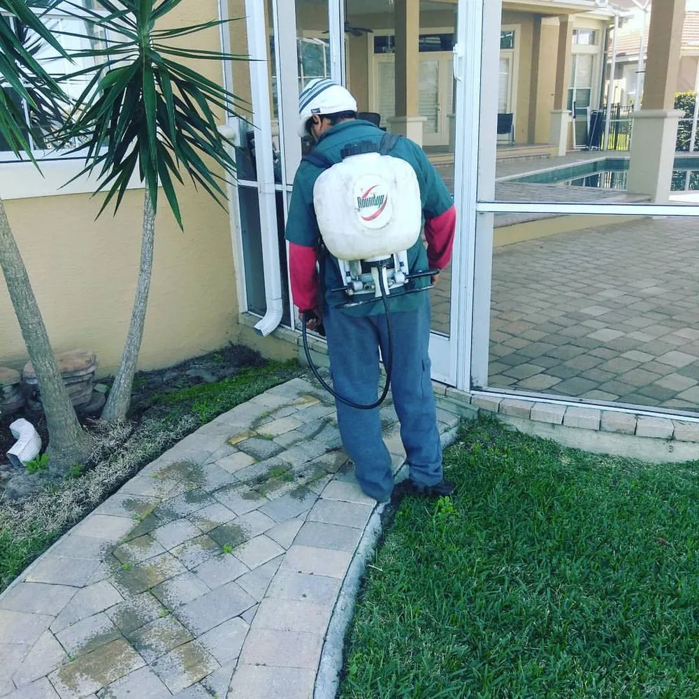 Trusted lawn care service experts serving Sanford, FL - Clean Look Landscape