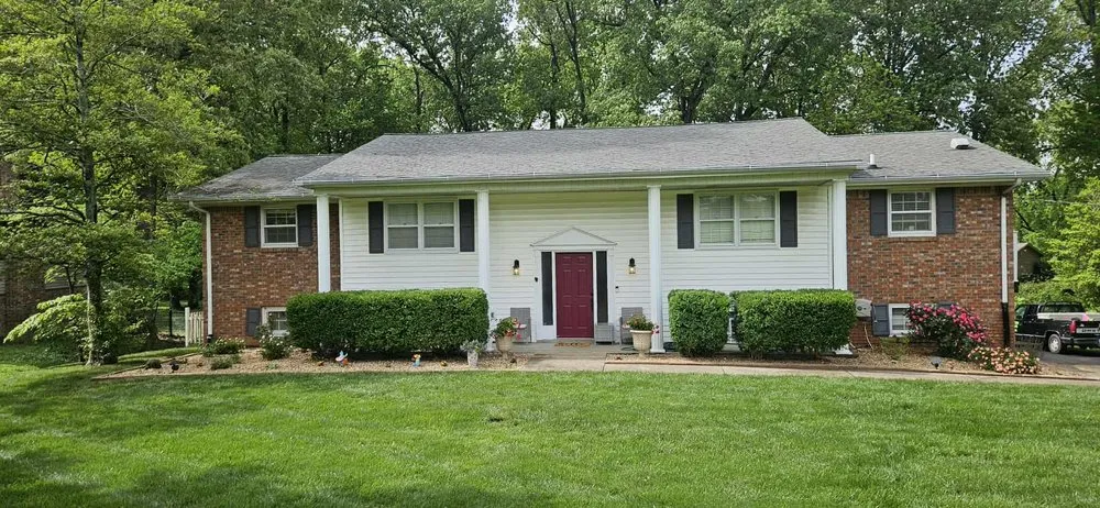 Professional lawn mowing service near you in Paducah, KY by Clean N Crisp Lawncare